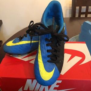 Youth Nike soccer cleats sz2
